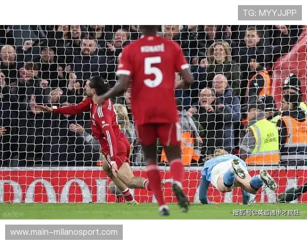 利物浦1-2曼城：哈兰德点射绝杀，索博染红离场