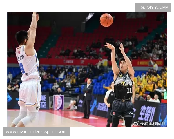 吉林东北虎主场不敌深圳队，但中场环节的东北特色舞蹈表演赢得球迷掌声。